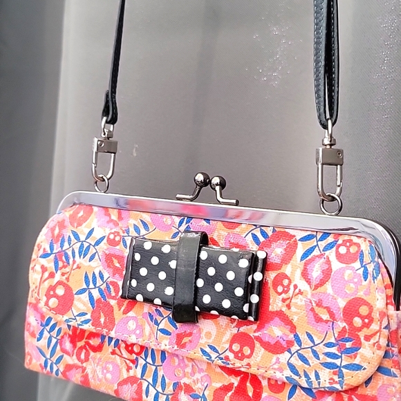 Iron Fist Clutch - Picture 9 of 10